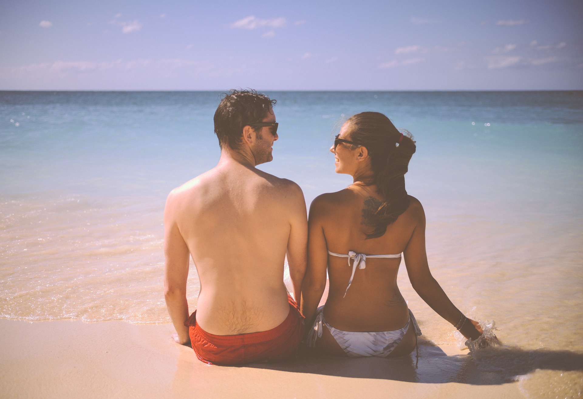 Молоденькая пара в отпуске - порно фото